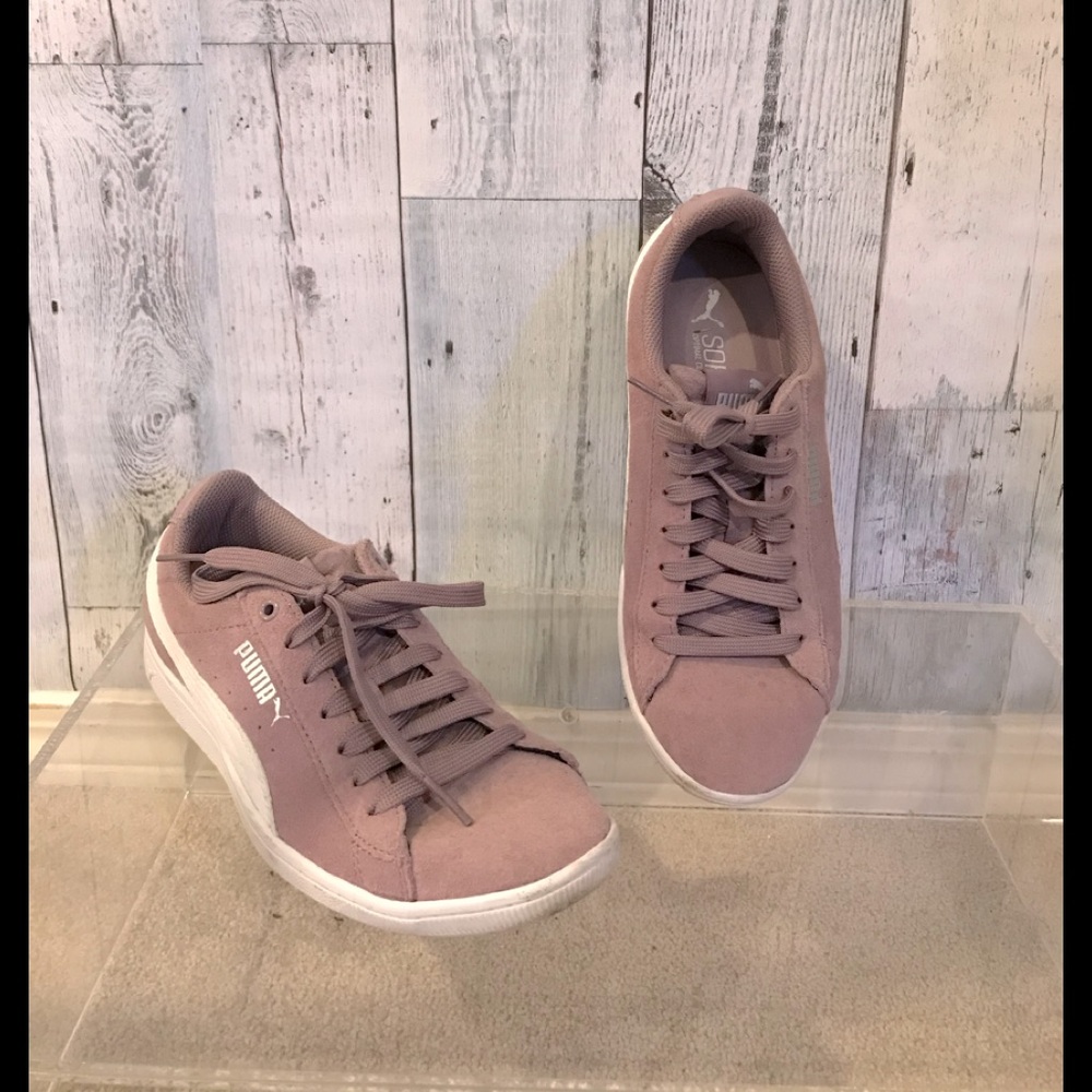 Puma mauve suede athletic shoes.